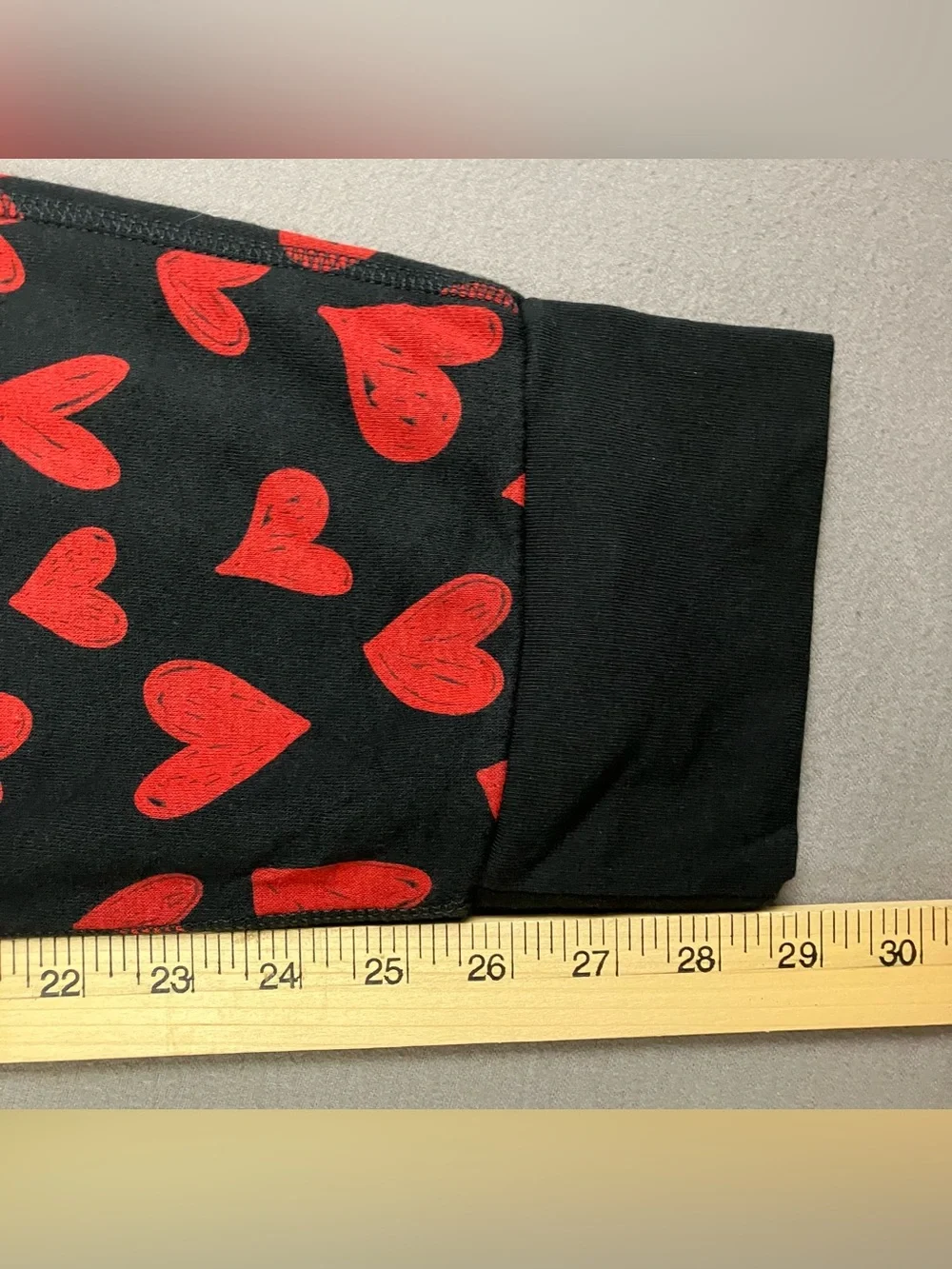 American Eagle Men’s Size M AE Lounge Sweatpant Joggers Hearts Red Black NWT!